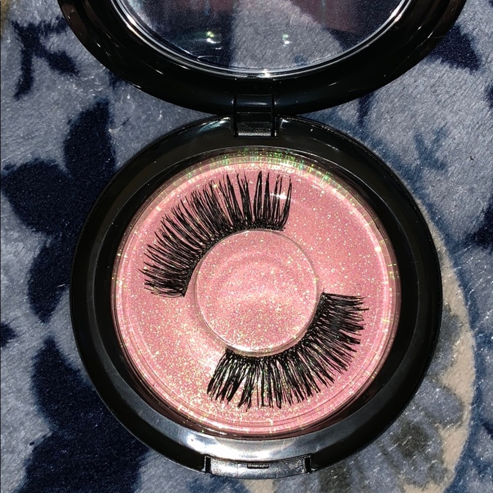 “Butterfly” Mink Lashes - Picture 3 of 3